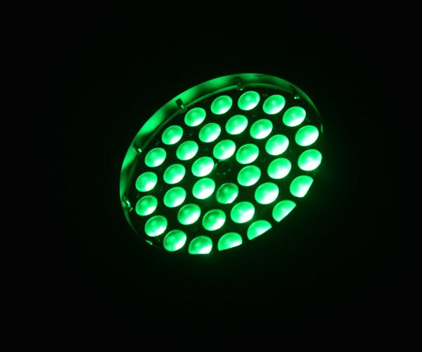 LED の洗浄ズームレンズの音 4 1 の 360F 移動頭部 RGBW は教会/劇場のためのライトを活動化させました